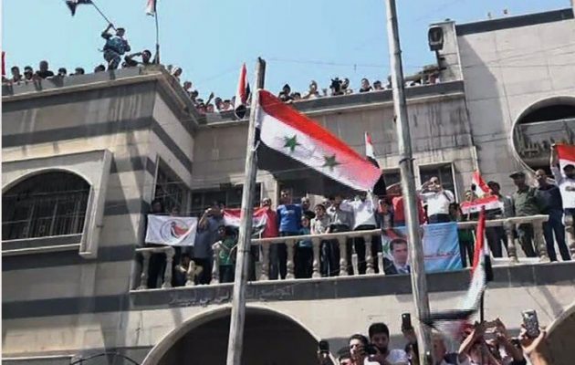 Η κυβέρνηση της Συρίας ελέγχει ολόκληρη τη Δαμασκό – Το Ισλαμικό Κράτος εκκένωσε το Γιάρμουκ