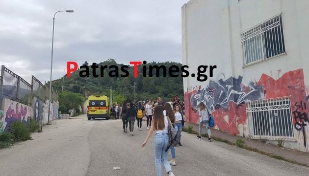 Τέσσερα κορίτσια έσπασαν στο ξύλο συμμαθήτριά τους σε σχολείο της Πάτρας (βίντεο)