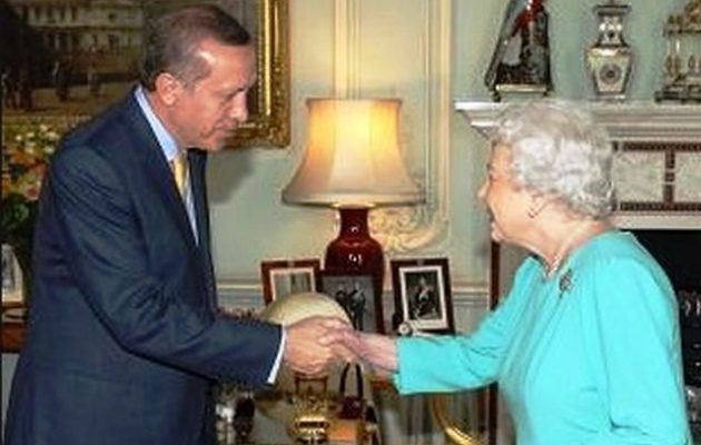Ο Ερντογάν στο Λονδίνο για να δει τη βασίλισσα