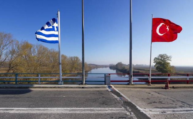 Θρίλερ στον Έβρο: Συνελήφθησαν 26 Τούρκοι πριν περάσουν στην Ελλάδα