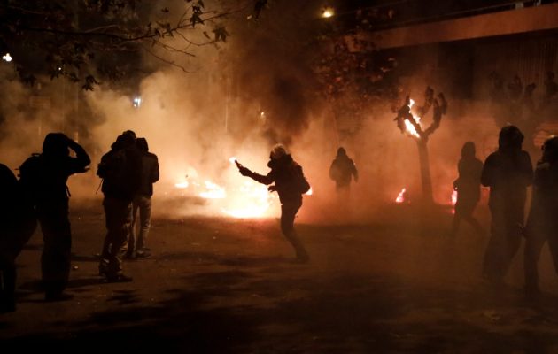 Αυτό είναι το βίντεο από την επίθεση με μολότοφ κοντά στο σπίτι του Φλαμπουράρη