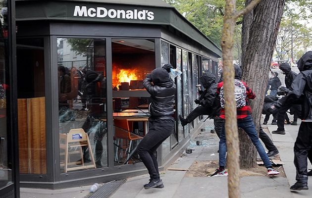 Οργή Μακρόν για τα βίαια επεισόδια  στο Παρίσι – 200 προσαγωγές κουκουλοφόρων