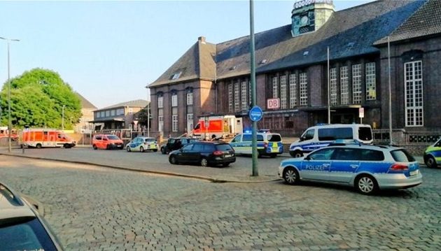 Ένας νεκρός και τραυματίες από επίθεση με μαχαίρι σε σταθμό του τρένου στη Γερμανία