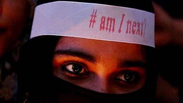 Και τρίτη έφηβη βιάστηκε και κάηκε ζωντανή μέσα σε μια εβδομάδα στην Ινδία