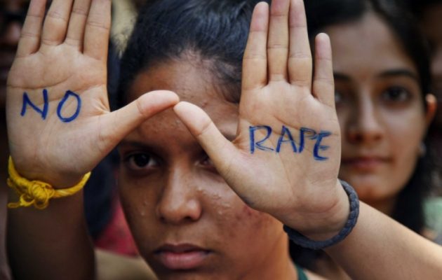Νέος φριχτός ομαδικός βιασμός στην Ινδία – Άρπαξαν 16χρονη από το σπίτι της – Μετά την έκαψαν ζωντανή