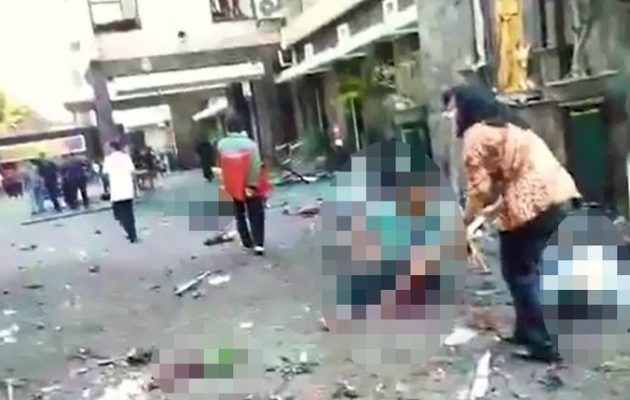 Το Ισλαμικό Κράτος ανέλαβε την ευθύνη για τις επιθέσεις σε εκκλησίες στην Ινδονησία