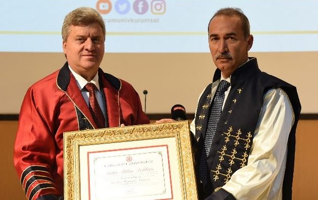 Επίτιμος διδάκτορας των Τούρκων ο Πρόεδρος των Σκοπίων Ιβάνοφ – Έβγαλε και λόγο υπέρ του Κεμάλ