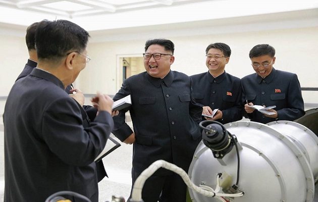 “Ο Κιμ Γιονγκ Ουν κοροϊδεύει τον κόσμο για το πυρηνικό του οπλοστάσιο”