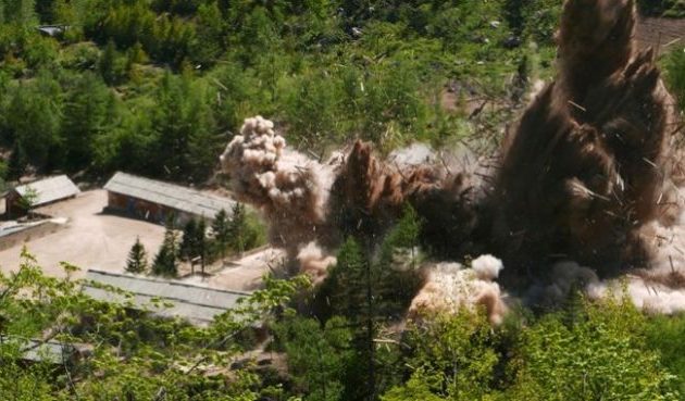 Δείτε τη στιγμή που η Βόρεια Κορέα ανατινάζει το πεδίο πυρηνικών δοκιμών (φωτο+βίντεο)