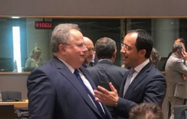 Ο Νίκος Κοτζιάς ενημέρωσε τον Κύπριο ομόλογό του για την πρόσφατη επίσκεψή του στην Ουάσιγκτον