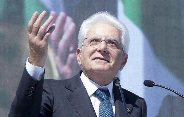 Για «εσχάτη προδοσία» θέλει να παραπέμψει τον Ιταλό Πρόεδρο ο ηγέτης των Πέντε Αστέρων