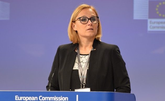 Ικανοποιημένη η Ευρωπαϊκή Επιτροπή από τα «βήματα» μεταξύ Αθήνας-Σκοπίων