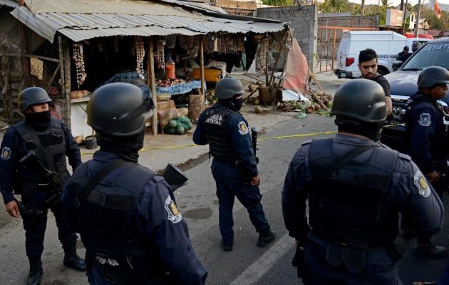 Ανεξέλεγκτος συνεχίζεται ο πόλεμος των καρτέλ στο Μεξικό – 9 πτώματα βρέθηκαν σε καρότσα