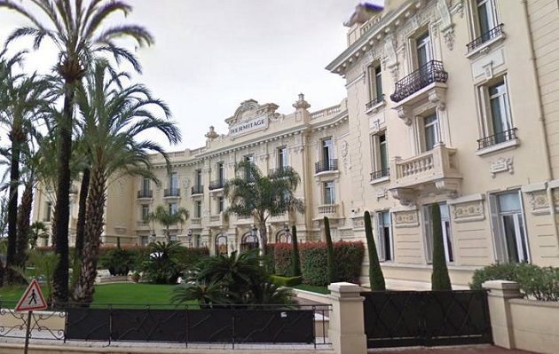 Ξαναμμένο ζευγάρι το “κάνει” σε μπαλκόνι ξενοδοχείου (φωτο)