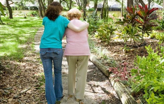 Βρετανίδα λέει πως το μυστικό για να πατήσεις τα 106 είναι η αποχή από τους άνδρες