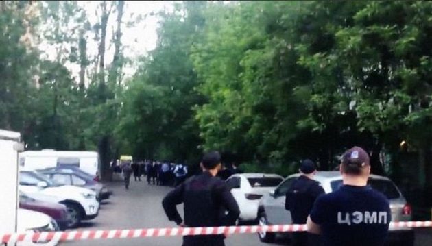 Ένοπλος κρατάει ομήρους σε διαμέρισμα στη Μόσχα –  Ένας νεκρός