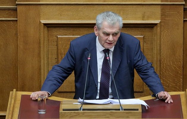 Παπαγγελόπουλος σε Σαμαρά: Κουτσαβάκια δεν έχουν θέση στη Βουλή (βίντεο)