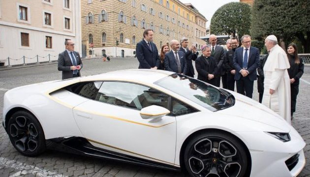 Δείτε πόσα «έπιασε» η λευκή Lamborghini του Πάπα – Τι θα τα κάνει