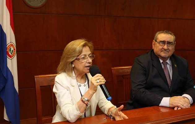 Ποια είναι η πρώτη γυναίκα που αναλαμβάνει πρόεδρος στην Παραγουάη