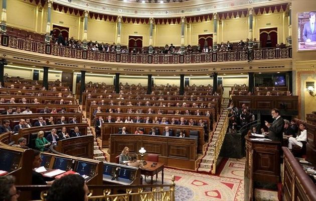 Πολιτικό θρίλερ στην Ισπανία: Ξεκίνησε η συζήτηση για την «αποκαθήλωση» Ραχόι