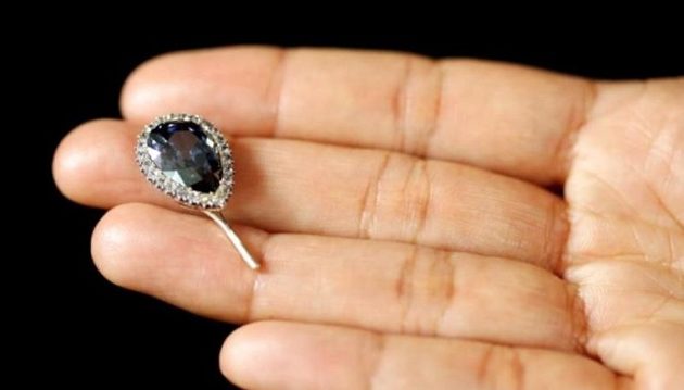 Έσπασε όλα τα κοντέρ το βασιλικό διαμάντι Μπλε Φαρνέζε – Πόσο πουλήθηκε