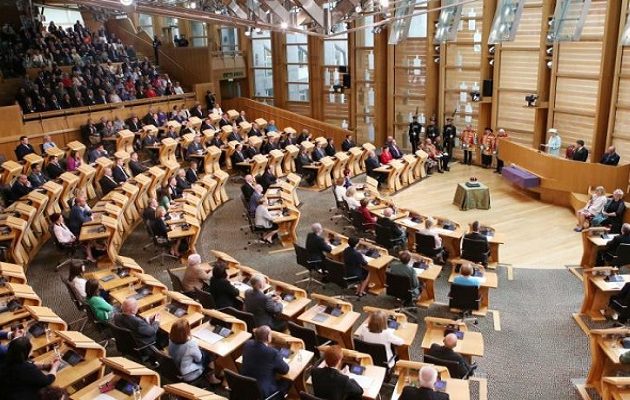 Το κοινοβούλιο της Σκωτίας απέρριψε νομοσχέδιο της Μέι για το Brexit