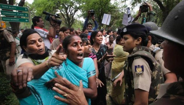 Σάλος στην Ινδία με 45χρονη που βίαζε το γιο γειτόνισσάς της