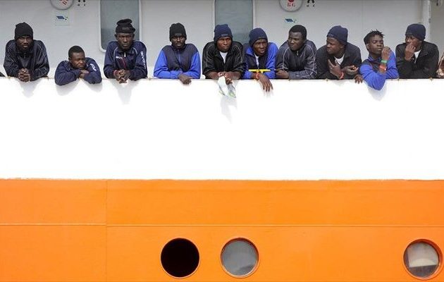 Πώς αλλάζει η προσφυγική πολιτική της Ιταλίας μετά την «πόρτα» στο Aquarius