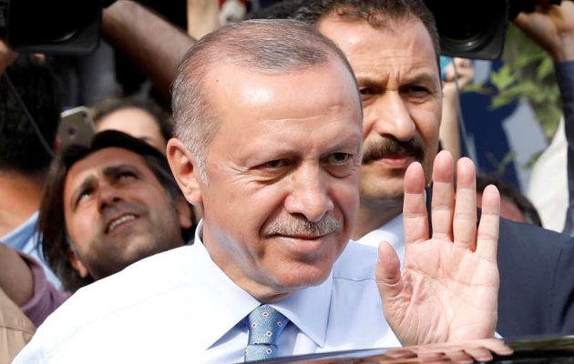 Εκλογές Τουρκία: Πανηγυρίζει ο Ερντογάν για τη νίκη του με 52,47% – Αμφισβητεί η αντιπολίτευση