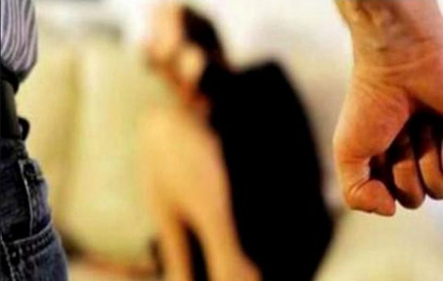 Γρονθοκόπησαν αστυνομικό γιατί «φωτογράφιζε νεαρά κορίτσια»