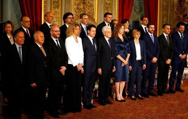 Δουλειές στους άνεργους υποσχέθηκε ο Ντι Μάιο