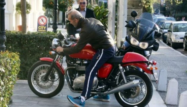 Πέτρος Κωστόπουλος: Αυτό έγινε στη θέση ΑΜΕΑ έξω από τον Βασιλόπουλο