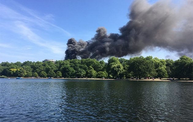 Μεγάλη φωτιά σε ξενοδοχείο στο Λονδίνο