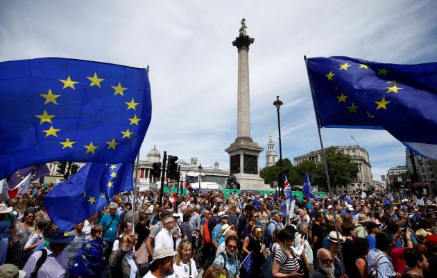 Χιλιάδες «ευρωπαϊστές» διαδήλωσαν στο Λονδίνο ζητώντας νέο δημοψήφισμα για το BREXIT