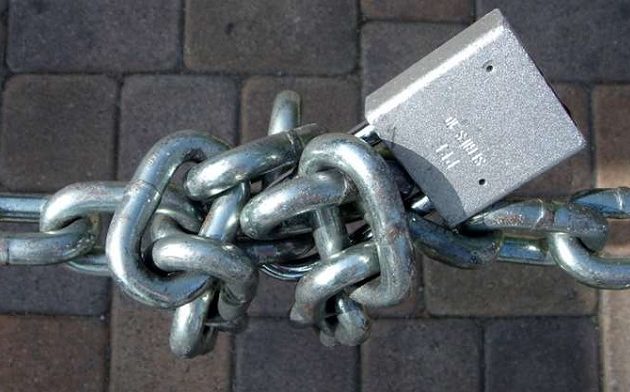 Λαβράκια της ΑΑΔΕ: Η «χρυσή» ταρίφα και η φοροδιαφυγή μέχρι και σε… πάρκο δεινοσαύρων