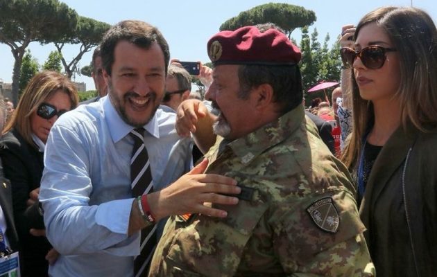 Ο Σαλβίνι στη Σικελία για να στείλει μήνυμα ότι «οι καλές ημέρες για τους λαθρομετανάστες πέρασαν»