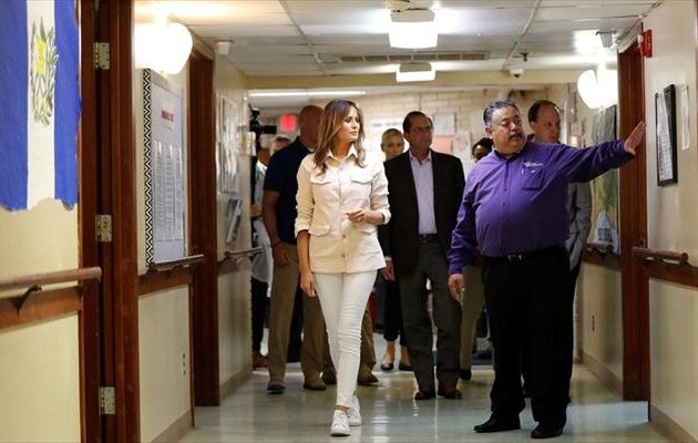 Η Μελάνια επισκέφθηκε κέντρο φιλοξενίας προσφυγόπουλων – Τι τους ρώτησε