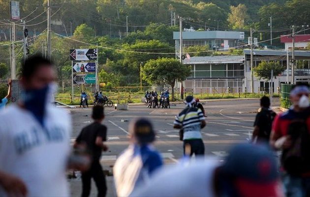 “Πόλεμος” για την απομάκρυνση των οδοφραγμάτων που στήνουν οι διαδηλωτές στη Νικαράγουα