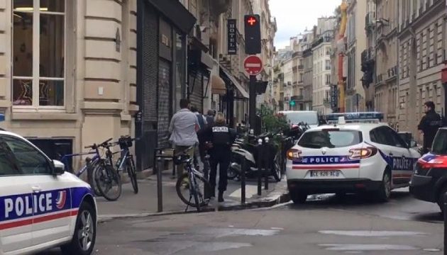 Ένοπλος κρατά ομήρους στο Παρίσι