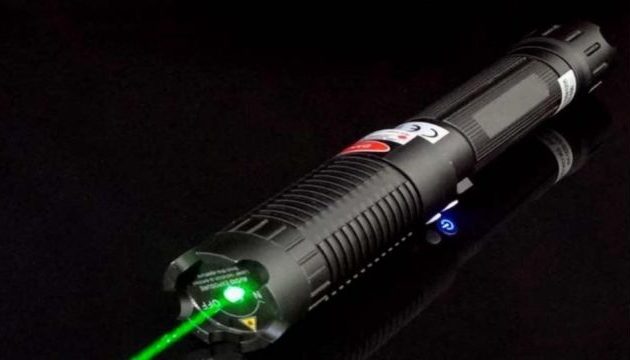 Στιλό με πράσινο λέιζερ «έκαψε» το μάτι 9χρονου από το Βόλο και το τύφλωσε