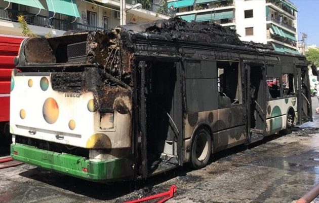 Πυρκαγιά σε λεωφορείο στην Αθήνα – Κινδύνευσαν οι επιβάτες