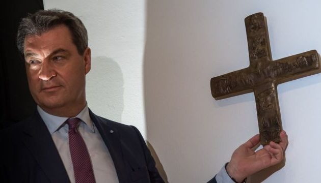 Η Βαυαρία έβαλε σταυρούς σε όλες τις υπηρεσίες – «Θέλουμε να τονίσουμε την ταυτότητά μας»
