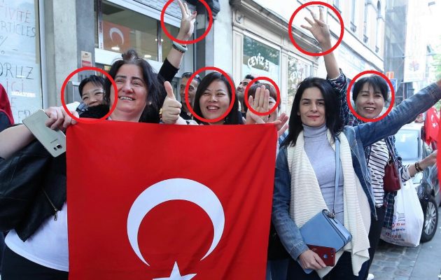 Τουρκομογγόλες ψηφίζουν Ερντογάν και κάνουν τον χαιρετισμό της Μουσουλμανικής Αδελφότητας