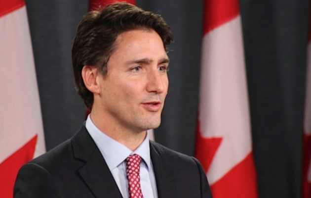 Λάρι Κούντλοου: Ο πρωθυπουργός του Καναδά «μαχαίρωσε πισώπλατα» τις ΗΠΑ