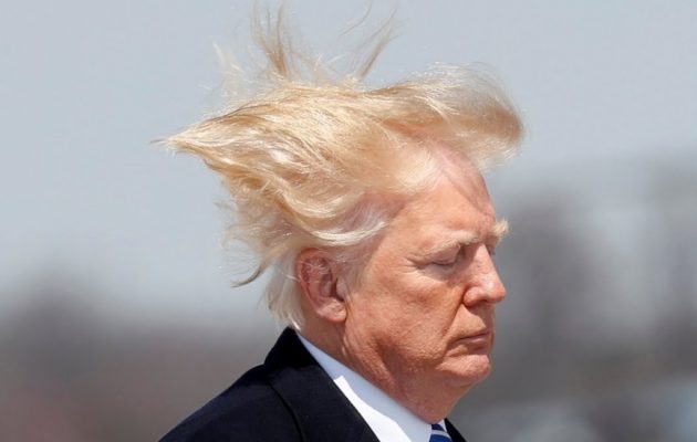 Ντόναλντ Τραμπ: Δεν φοράω περούκα! Τα μαλλιά μου έχουν αντέξει ανέμους 100 χλμ/ώρα