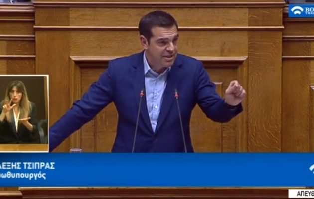 Πυρά Τσίπρα σε Μητσοτάκη: «Διχάζεις τους Έλληνες – Νομιμοποίησες το φίδι της Χρυσής Αυγής»