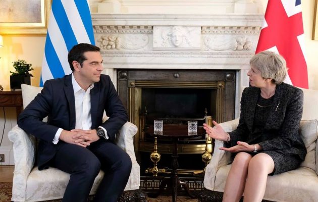 Για γεωπολιτική και επενδύσεις συζήτησαν Αλέξης Τσίπρας και Τερέζα Μέι