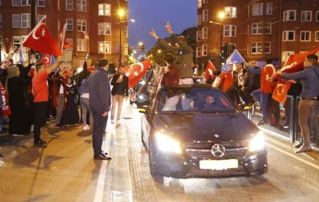 Οι Τούρκοι της Γερμανίας σε ποσοστό 65,8% ψήφισαν Ερντογάν – «Γιορτάζουν τον αυτοκράτορά τους» σχολίασε ο Έζντεμιρ