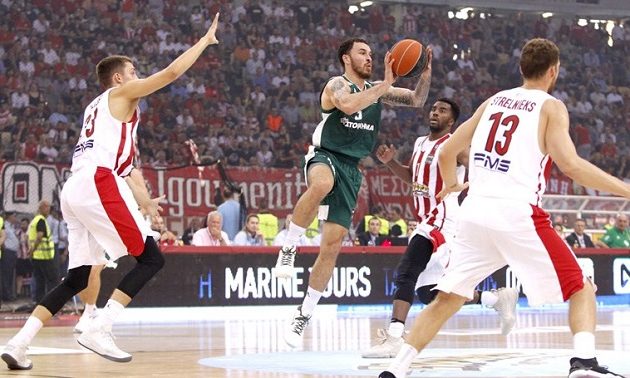 «Άλωσε» το ΣΕΦ ο Παναθηναϊκός (71-66) και ισοφάρισε τη σειρά των τελικών