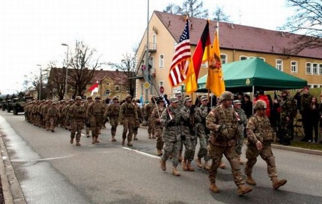Την απόσυρση αμερικανικών στρατευμάτων από τη Γερμανία εξετάζει ο Τραμπ